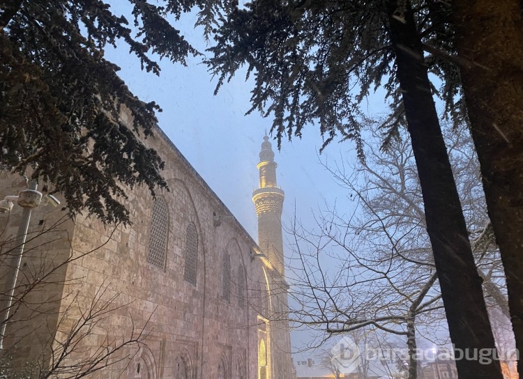 Bursa beyaz örtüyle kaplandı