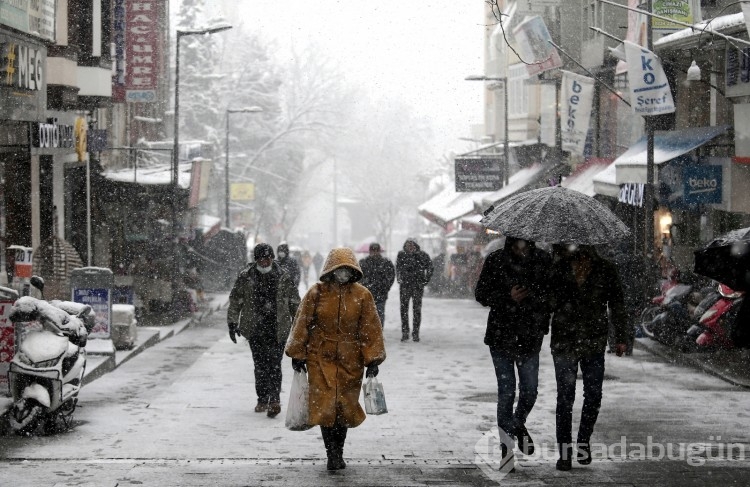 Bursa beyaz örtüyle kaplandı
