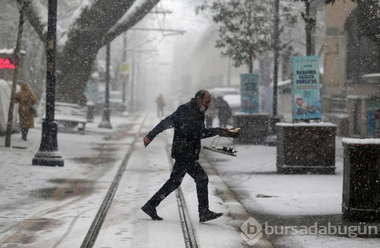 Bursa beyaz örtüyle kaplandı