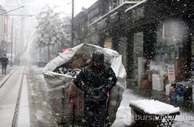 Bursa beyaz örtüyle kaplandı