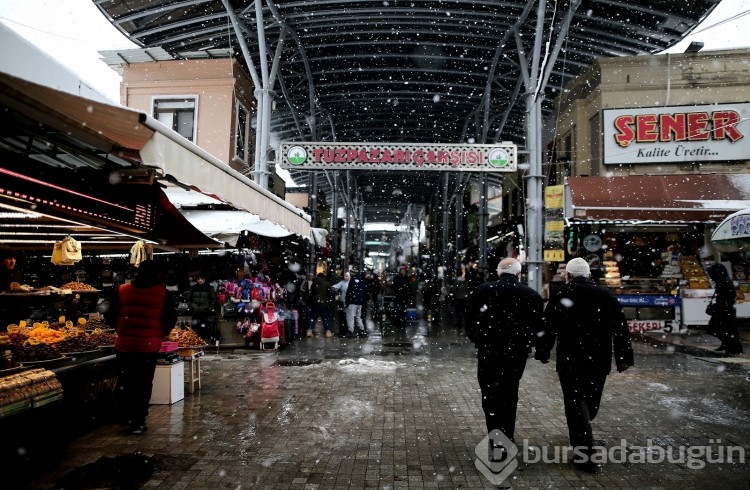Bursa beyaz örtüyle kaplandı