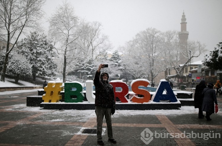 Bursa beyaz örtüyle kaplandı