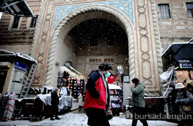 Bursa beyaz örtüyle kaplandı