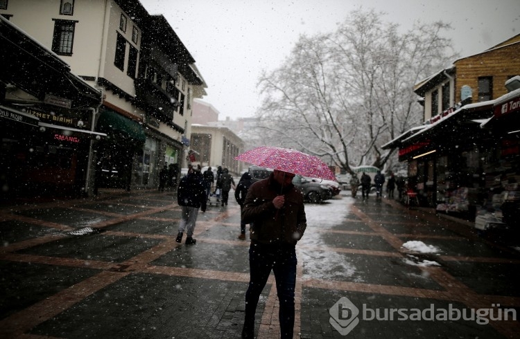 Bursa beyaz örtüyle kaplandı