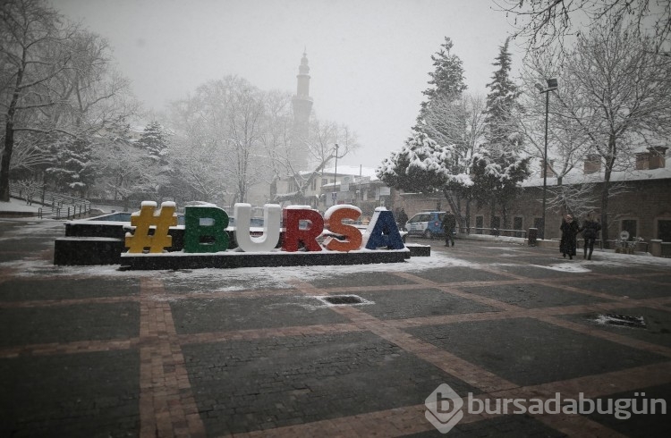 Bursa beyaz örtüyle kaplandı