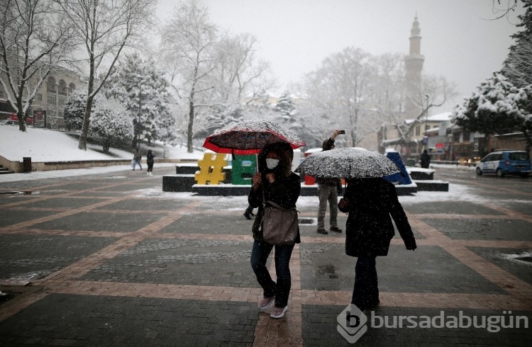 Bursa beyaz örtüyle kaplandı