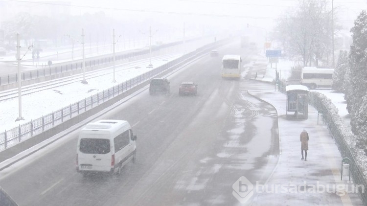 Bursa beyaz örtüyle kaplandı