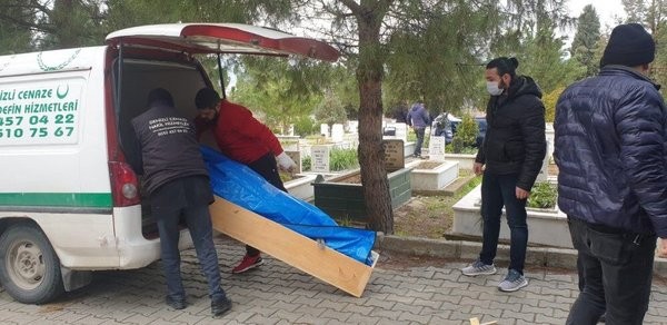 Babasının mezarı başında ölü bulundu!