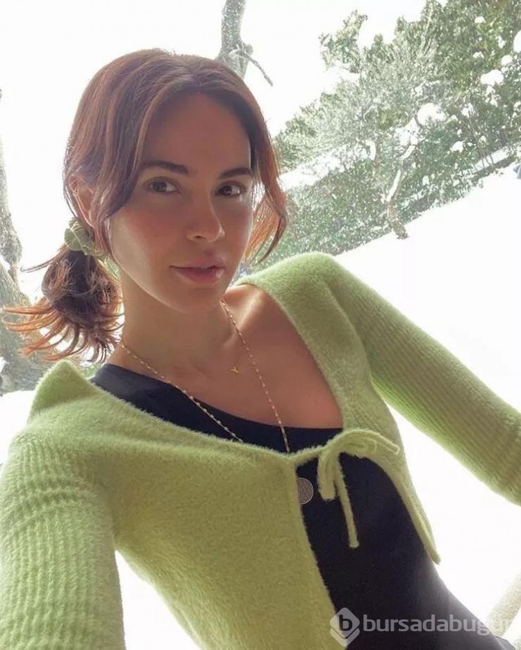 Zeynep Demirel formda vücuduyla dikkat çekti