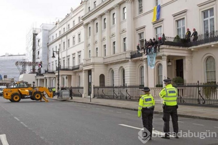 Oligarkın Londra'daki köşkü işgal edildi