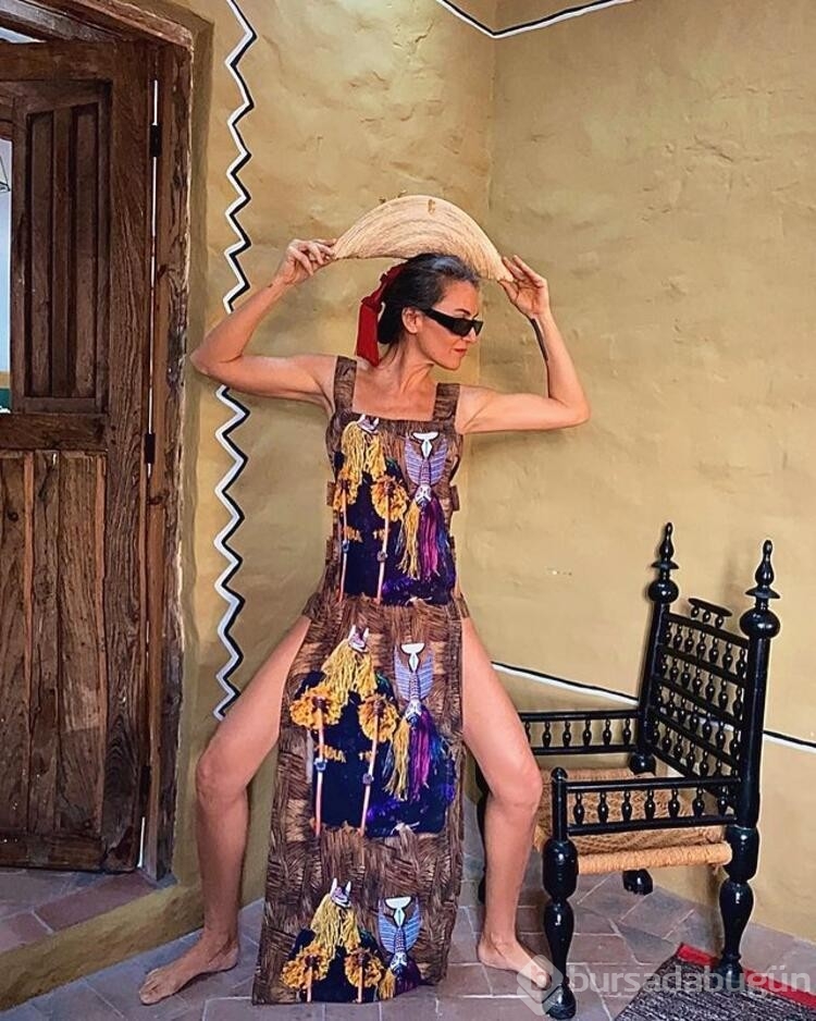Eda Taşpınar mini bikinisiyle poz verdi