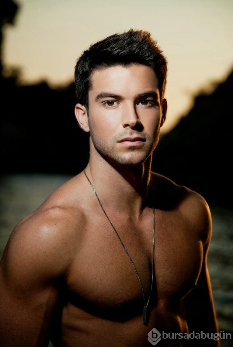 Ünlü model Bernardo Velasco fit vücuduyla dikkat çekiyor...