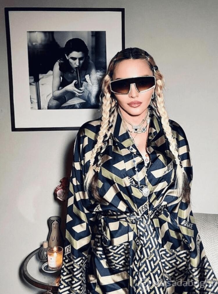 Madonna yeni dövmesini paylaştı