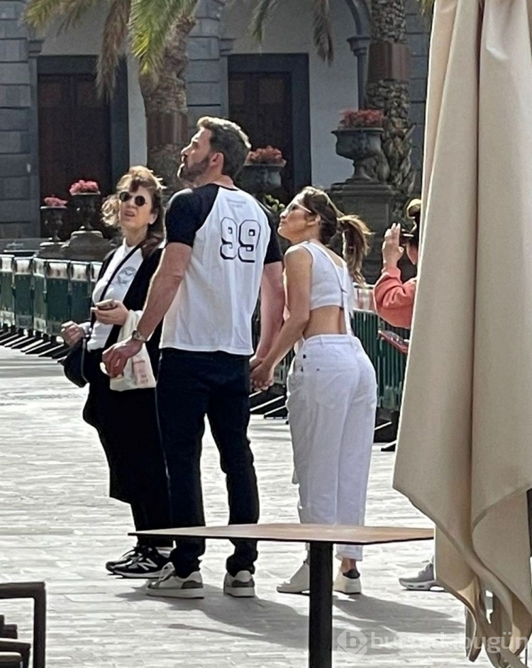 Jennifer Lopez'in reklam pozuna beğeni yağdı