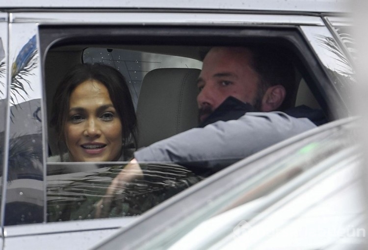 Jennifer Lopez'in reklam pozuna beğeni yağdı