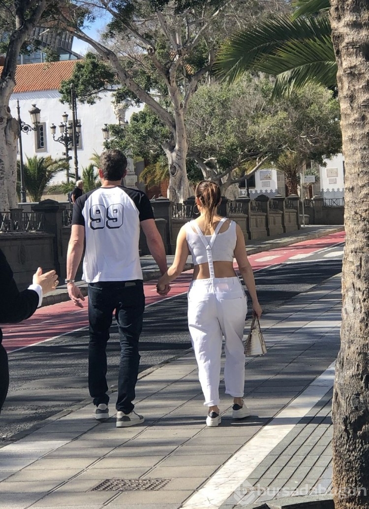 Jennifer Lopez'in reklam pozuna beğeni yağdı