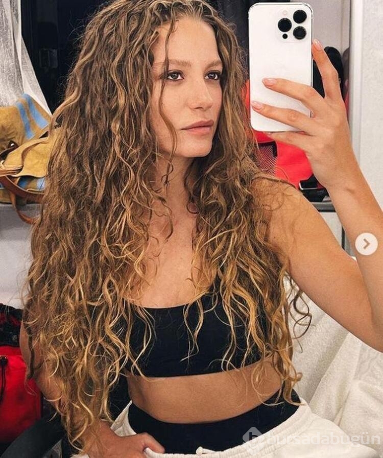 Serenay Sarıkaya ve Umut Evirgen dudak dudağa
