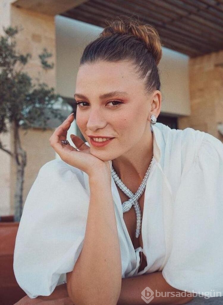 Serenay Sarıkaya ve Umut Evirgen dudak dudağa
