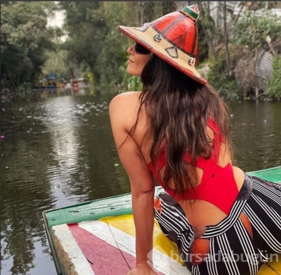Eda Taşpınar'dan üstsüz poz! İnstagram sansürlüyor, o açıldıkça açılıyor...