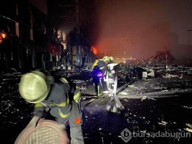 Kiev'de enkaz altında kalan siviller için zamanla yarış!