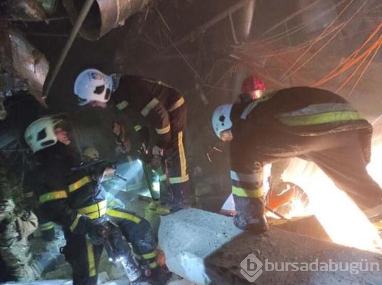 Kiev'de enkaz altında kalan siviller için zamanla yarış!