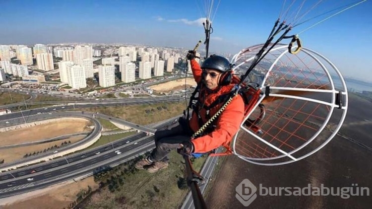 İstanbul'da paramotor uçuşunda havada telefon tamiri yaptı
