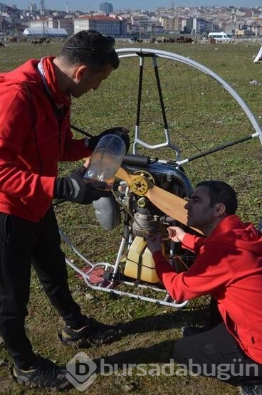 İstanbul'da paramotor uçuşunda havada telefon tamiri yaptı
