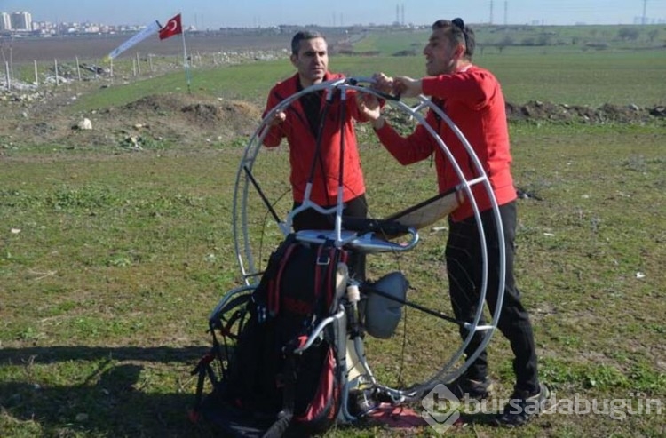 İstanbul'da paramotor uçuşunda havada telefon tamiri yaptı
