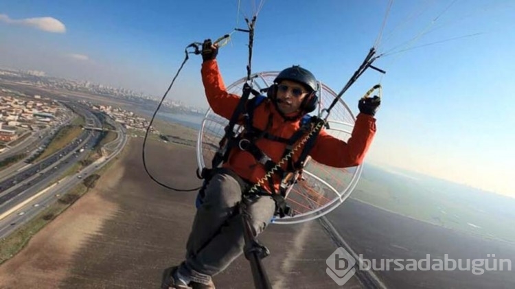 İstanbul'da paramotor uçuşunda havada telefon tamiri yaptı
