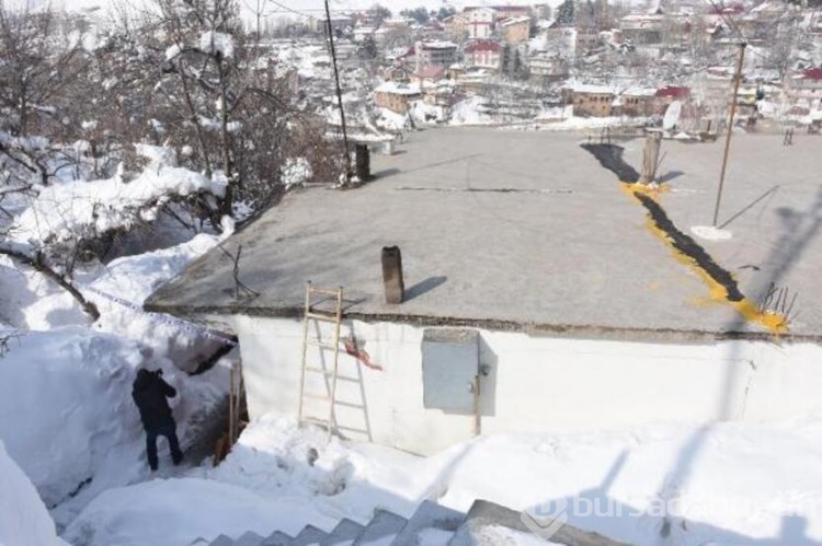 Bitlis'te 40 ev çığ sebebiyle tahliye edildi