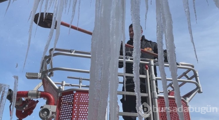 Karadeniz'de kar esareti: Araçlar kayboldu, evlerin girişleri kapandı