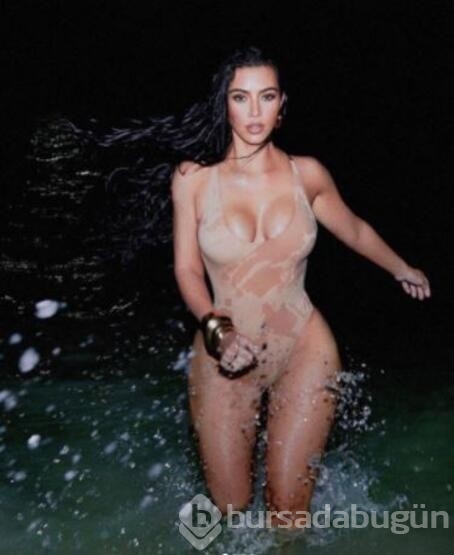 Kim Kardashian gece yarısı plaja indi