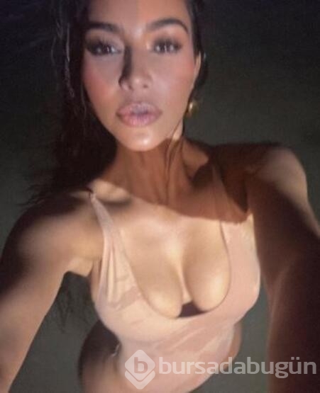 Kim Kardashian gece yarısı plaja indi