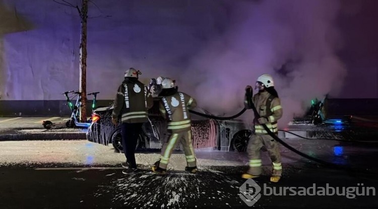 Aracının yandığını görünce önce ağladı sonra kavga etti!
