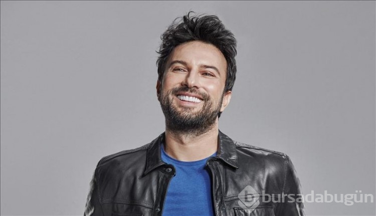 Tarkan çiçekli şortuyla sezonu açtı