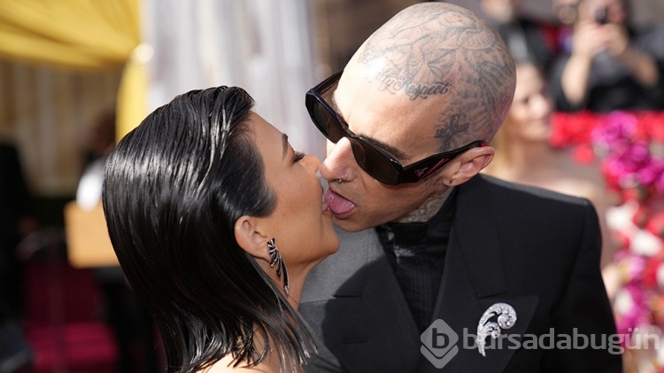 Kourtney Kardashian - Travis Barker öpüşmesi Oscar'a damga vurdu