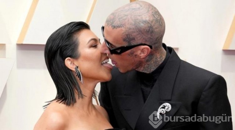 Kourtney Kardashian - Travis Barker öpüşmesi Oscar'a damga vurdu