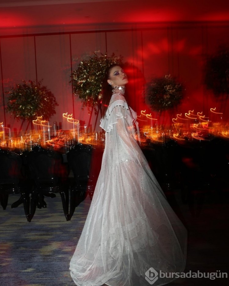 Yüsra Geyik, fotoğraflarını paylaşmaya doyamadı