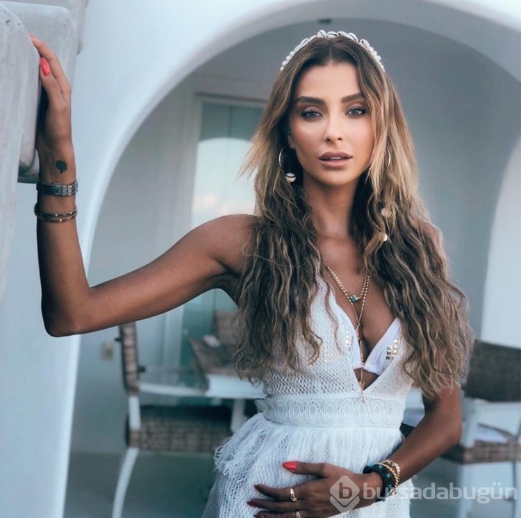 Özge Ulusoy'dan Hacı Sabancı'ya gönderme