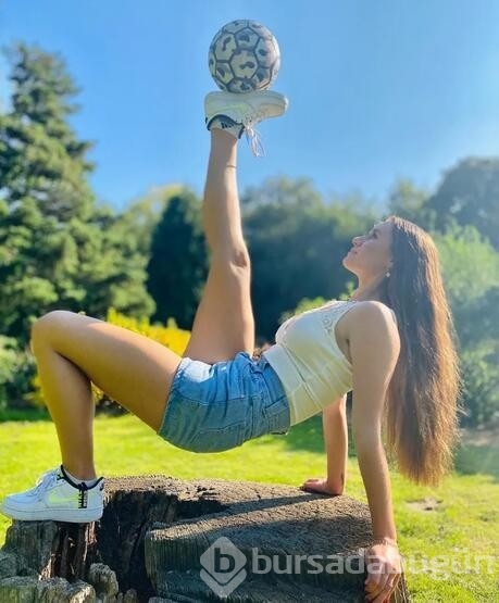 Lia Lewis Gribius Galatasaray formasını giydi
