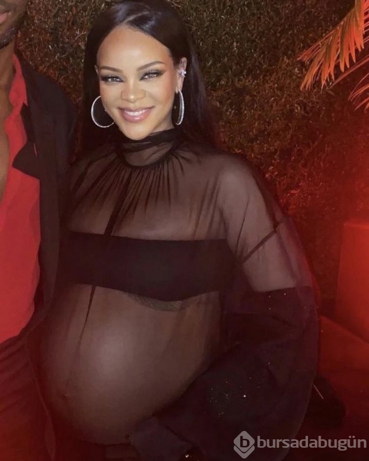 Bebeği için gün sayan Rihanna'nın transparan kıyafeti