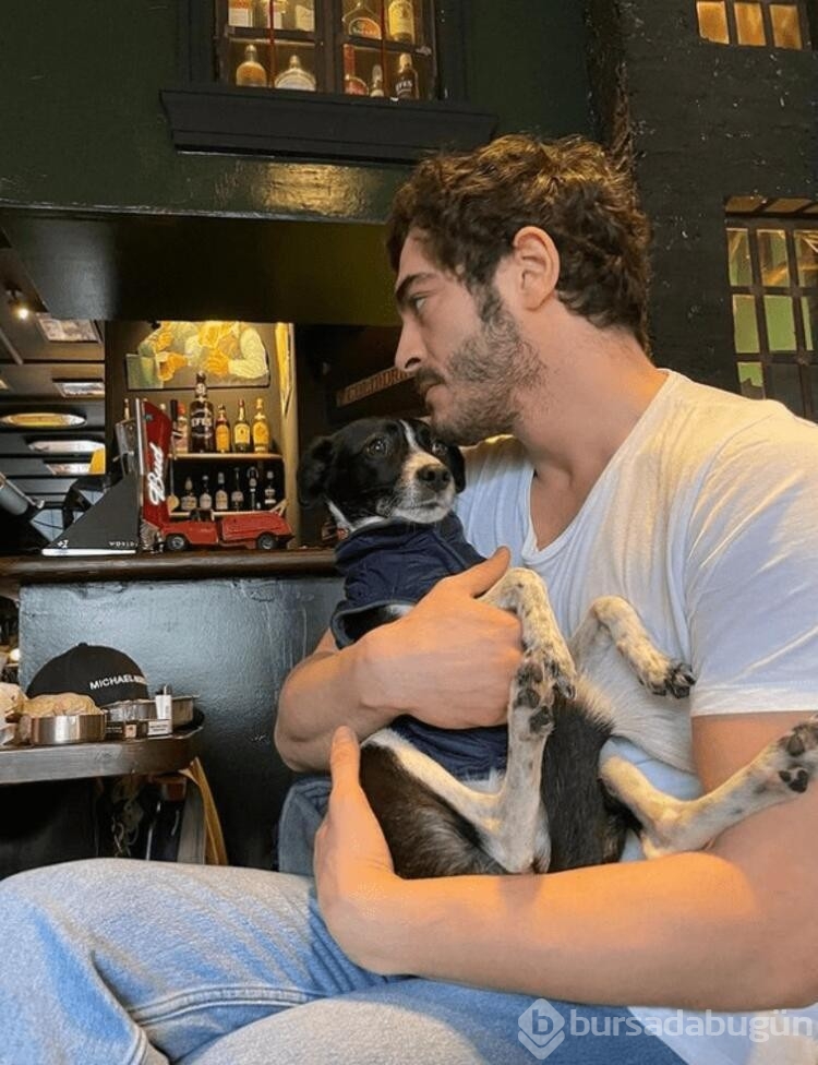Burak Deniz'in kafa karıştıran aşk hayatı...