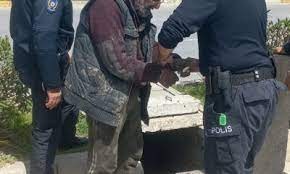 Hırsızlık için girdiği kanalda mahsur kaldı!