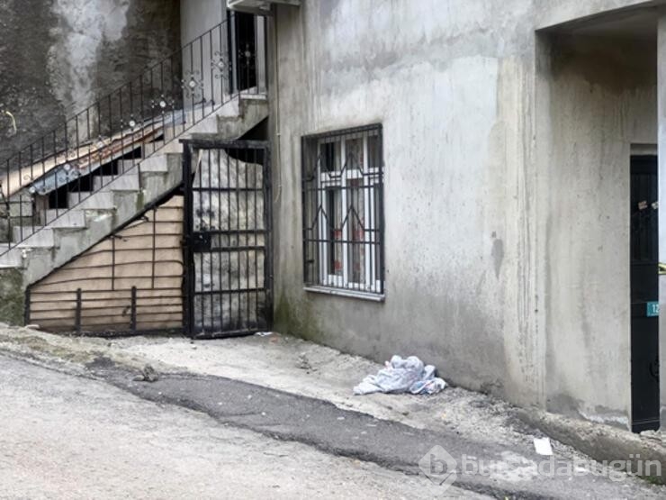 Annesini tabancayla öldürüp kaçtı!