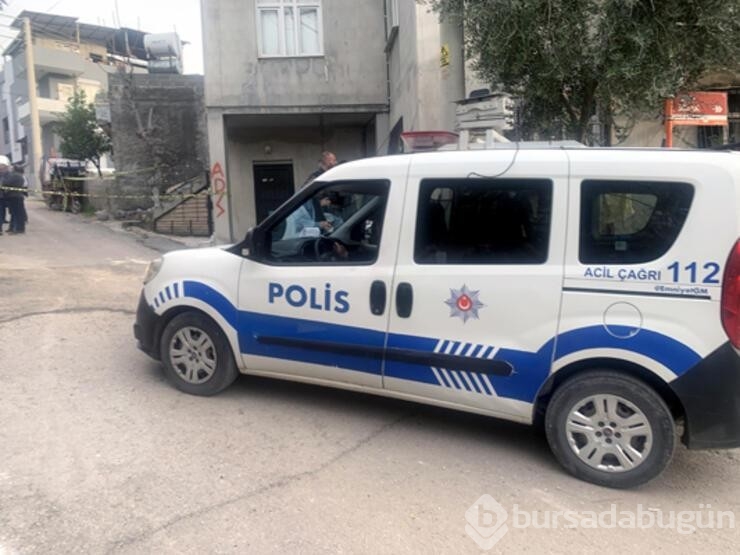 Annesini tabancayla öldürüp kaçtı!