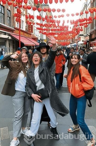 Nurgül Yeşilçay ve Afra Saraçoğlu, Londra'da sahnede
