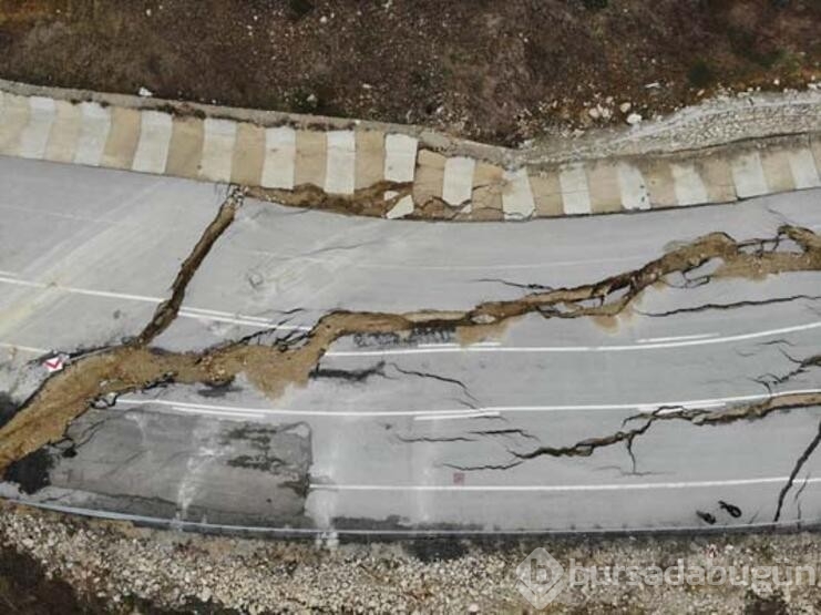 Düzce ve Sakarya yolu ulaşıma kapandı!