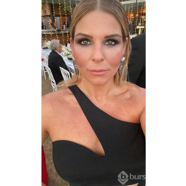 Rasim Öztekin'in kızından bornozlu paylaşım