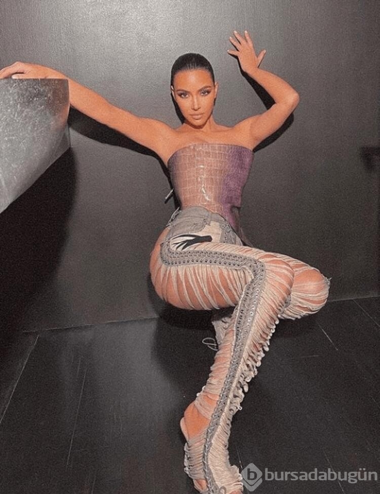 Kim Kardashian'dan yeni sevgilisiyle aşk pozu