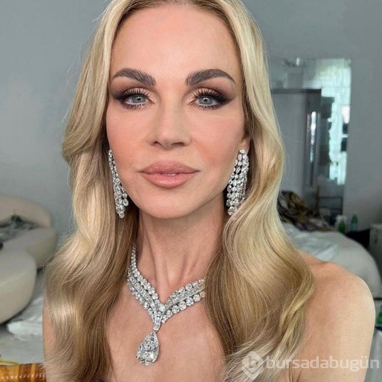 Claudia Peltz boynundaki takının 2.Abdülhamit'e ait olduğu iddiası